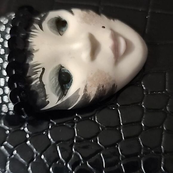 Vintage Handmade Unique Womens Face Painted Brooch Pin Feathers - Picture 6 of 11